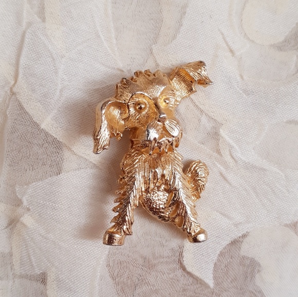 Stunning gold plated puppy dog pin brooch - Picture 3 of 7